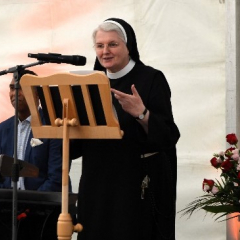 The General Superior, Mother Maria Cordis, speaks a word of greeting