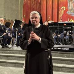 Superior General Sister Maria Cordis greets the numerous guests
(Photo by J. Franke)

